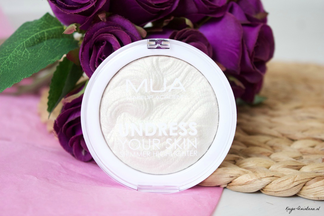 MUA Undress your skin highlighter in Iridescent gold